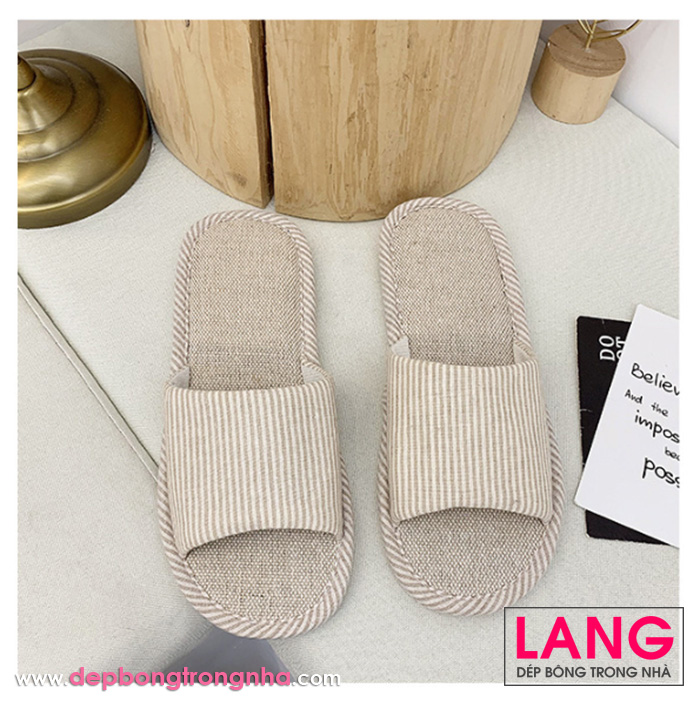 Dép đi trong nhà đơn giản sang trọng